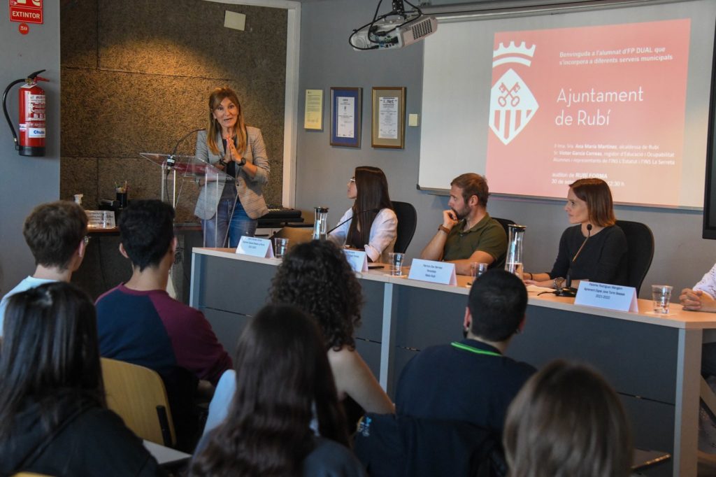 L’alcaldessa, ha iniciat la trobada (foto: Ajuntament de Rubí – Localpres)