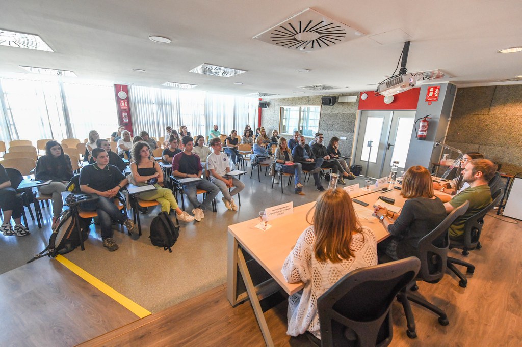 Imatge d’arxiu de la benvinguda de l'alcaldessa a l'alumnat contractat en modalitat dual del curs 22 -23 (foto: Ajuntament de Rubí -Localpres)